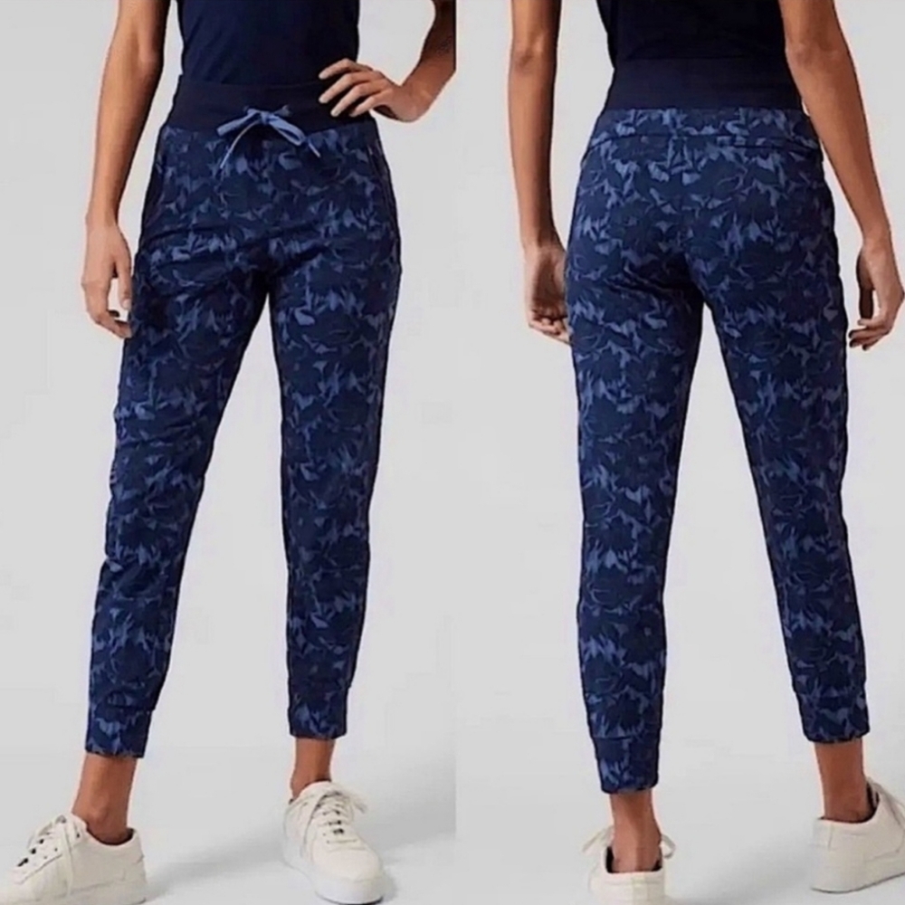 Athleta Trekkie North Jogger Blue Foral Ethereal Bloom Women's 12